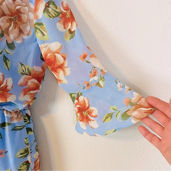 Everly Blue Floral Open Back Romper Size S - Picture 6 of 8